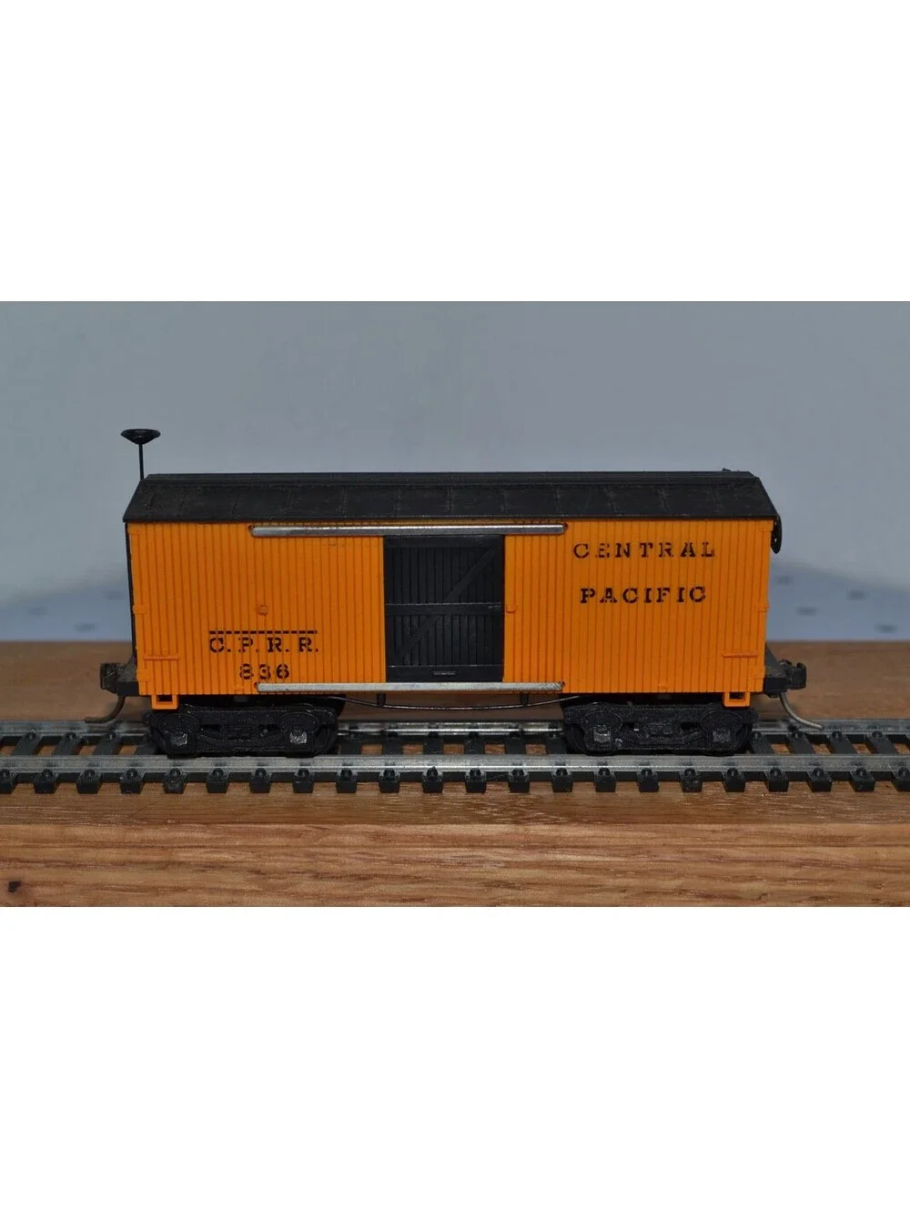 Vintage HO Scale Central Pacific Railroad Car 836 Mantua Boxcar Kadee Couplers